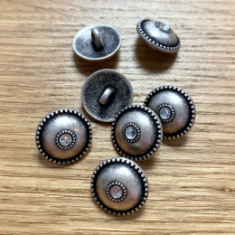 Knopf Silber mit Steinchen Knopf Silber mit Steinchen