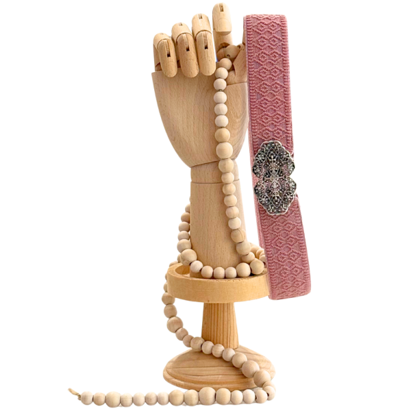 Handgenähter Trachtengürtel in Rosa mit silberner Schließe