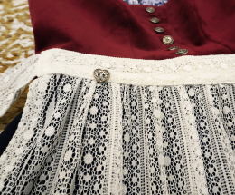 Spitzenschürze Amalia Spitzenschürze Amalia