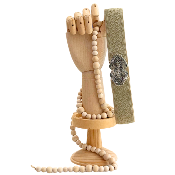 Handgenähter Trachtengürtel in Beige mit silberner Schließe