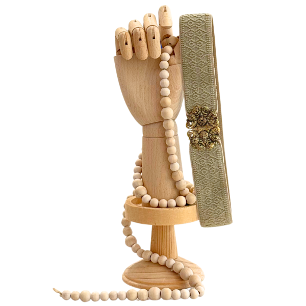 Handgenähter Trachtengürtel in Beige mit goldener Schließe