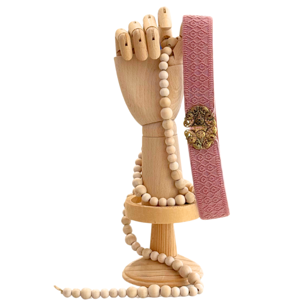 Handgenähter Trachtengürtel in Rosa mit goldener Schließe